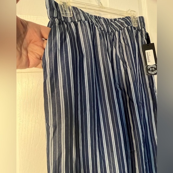 NWT Womans Motion Striped Wide Legged Pants in Pristine Condition!! - Picture 5 of 9
